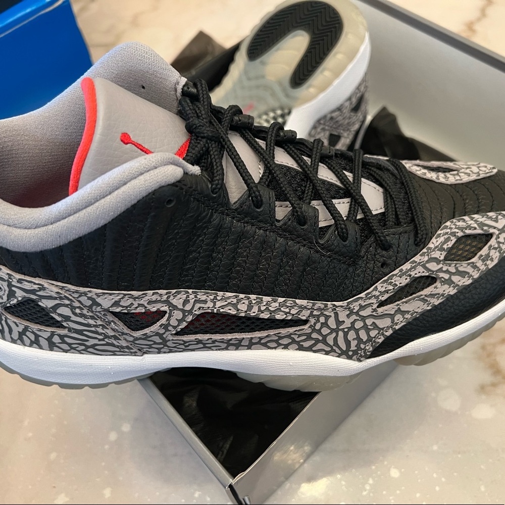 Mens jodan 11 IE concord concrete